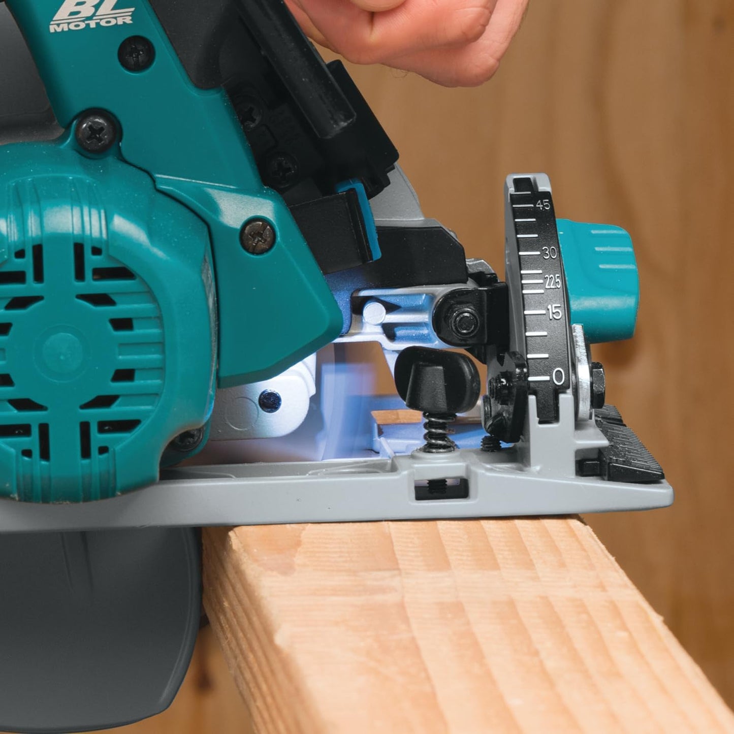 Makita DHS680Z 18V Li-Ion LXT Brushless Circular Saw (165mm) – Batteries and Charger Sold Separately.